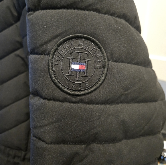 New without tags, tommy hilfiger half puffer jacket - Picture 3 of 5